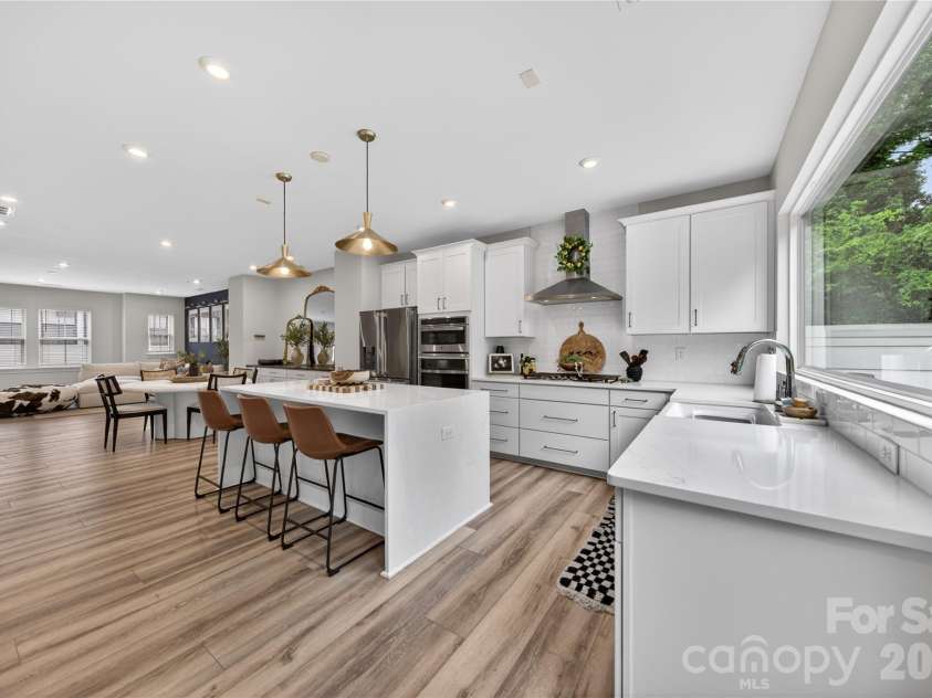 4033 Polluck Way, Charlotte, NC 28209.  MLS# CAR4381585, YatesRealty ID 31648. Bright, Open Concept Living