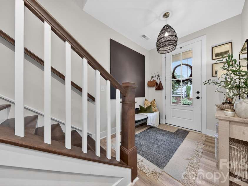 4033 Polluck Way, Charlotte, NC 28209.  MLS# CAR4381585, YatesRealty ID 31648. Foyer