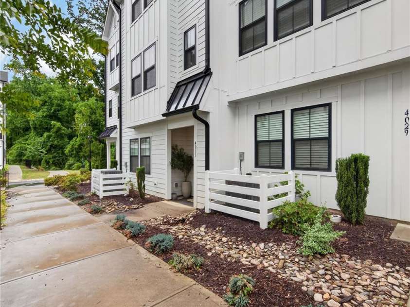 4033 Polluck Way, Charlotte, NC 28209.  MLS# CAR4381585, YatesRealty ID 31648. Front Entrance