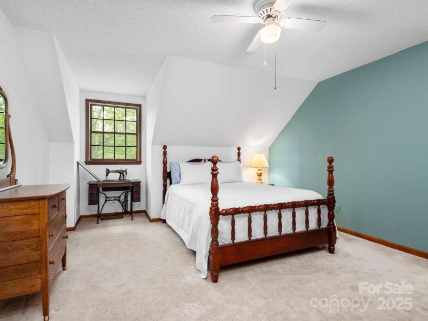 116 Sams Branch Road, Candler, NC 28715.  MLS# CAR4137587, YatesRealty ID 3165. Great guest room