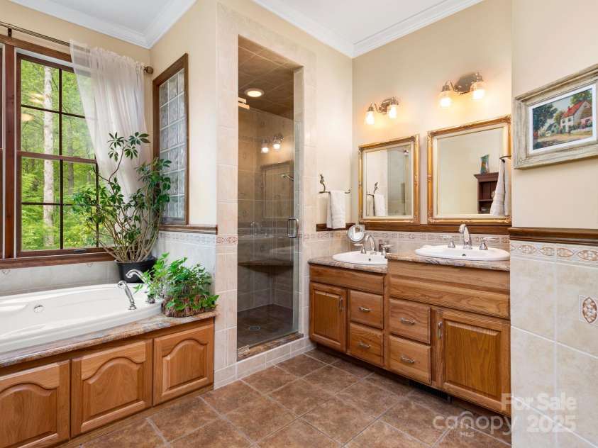 116 Sams Branch Road, Candler, NC 28715.  MLS# CAR4137587, YatesRealty ID 3165. Soak in the garden tub