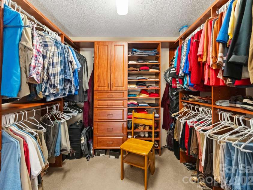 5030 Samuel Pinckney Drive, Belmont, NC 28012.  MLS# CAR4353587, YatesRealty ID 3165. Primary walk-in closet