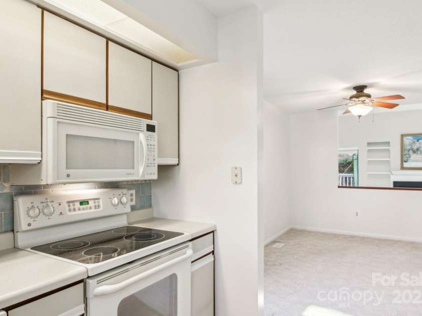 217 Cheyenne Court, Asheville, NC 28803.  MLS# CAR4230439, YatesRealty ID 31650. 