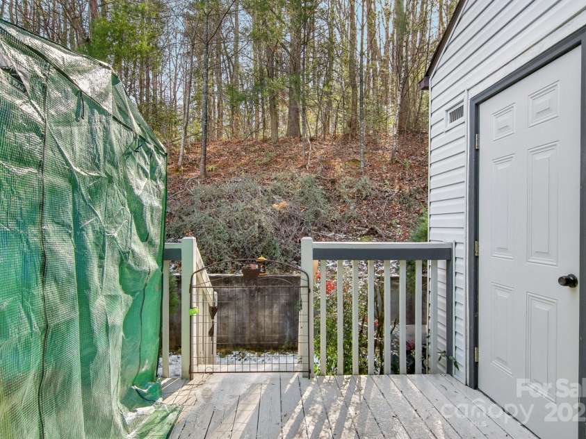 217 Cheyenne Court, Asheville, NC 28803.  MLS# CAR4230439, YatesRealty ID 31650. 