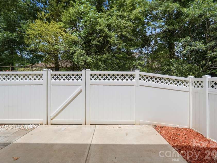 175 Limerick Road, Mooresville, NC 28115.  MLS# CAR4385531, YatesRealty ID 31652. 
