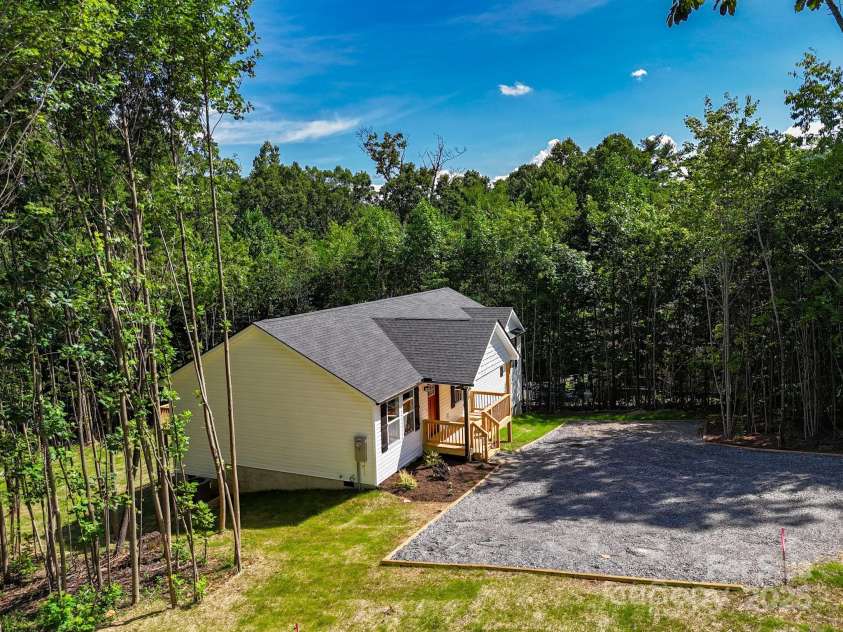 74 Carolyn Drive, Candler, NC 28715.  MLS# CAR4275425, YatesRealty ID 31652. 