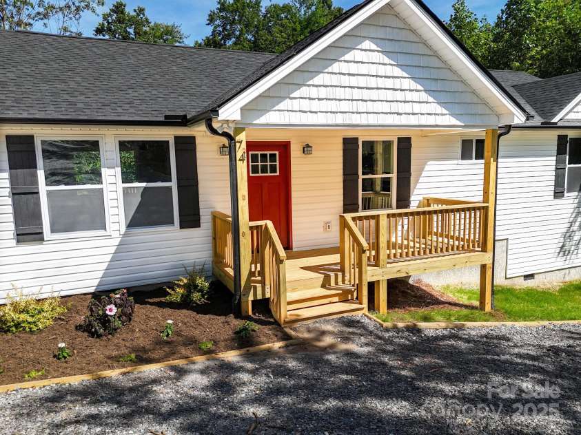 74 Carolyn Drive, Candler, NC 28715.  MLS# CAR4275425, YatesRealty ID 31652. 