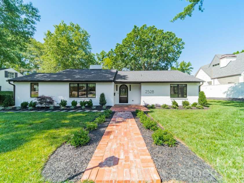 2528 Providence Road, Charlotte, NC 28211.  MLS# CAR4389120, YatesRealty ID 31654. 