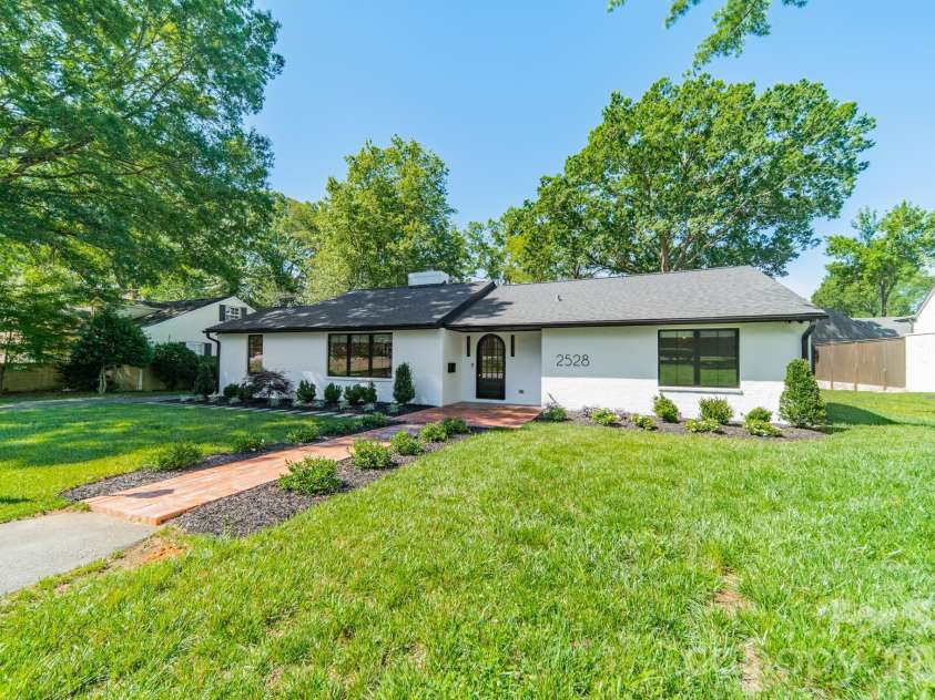 2528 Providence Road, Charlotte, NC 28211.  MLS# CAR4389120, YatesRealty ID 31654. 