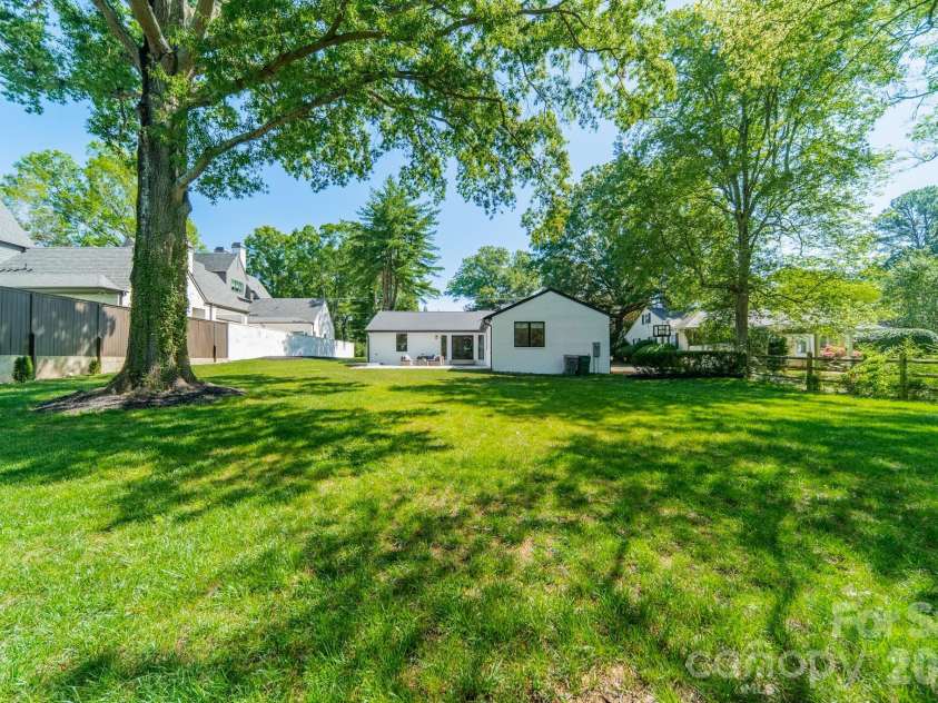 2528 Providence Road, Charlotte, NC 28211.  MLS# CAR4389120, YatesRealty ID 31654. 