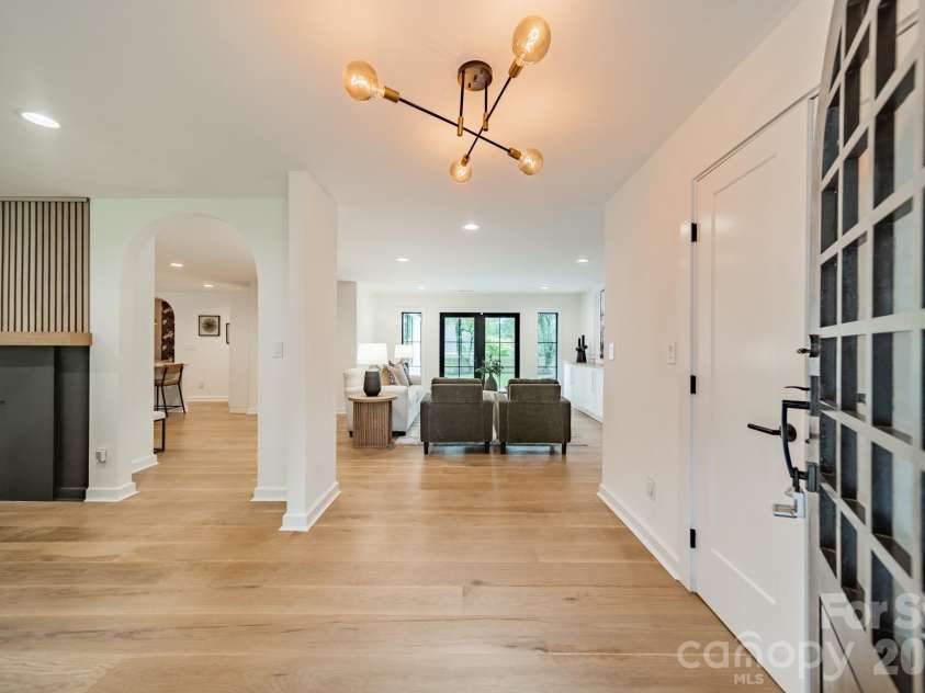 2528 Providence Road, Charlotte, NC 28211.  MLS# CAR4389120, YatesRealty ID 31654. 