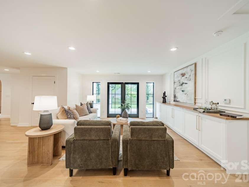 2528 Providence Road, Charlotte, NC 28211.  MLS# CAR4389120, YatesRealty ID 31654. 