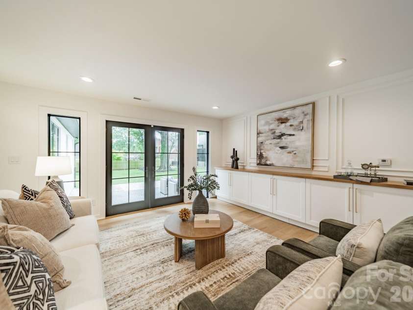 2528 Providence Road, Charlotte, NC 28211.  MLS# CAR4389120, YatesRealty ID 31654. 