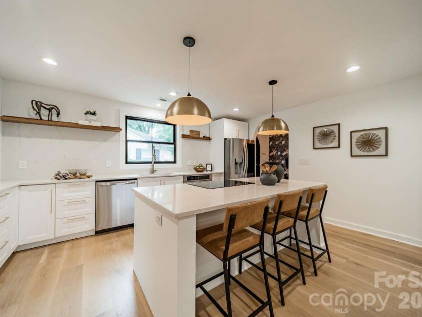 2528 Providence Road, Charlotte, NC 28211.  MLS# CAR4389120, YatesRealty ID 31654. 