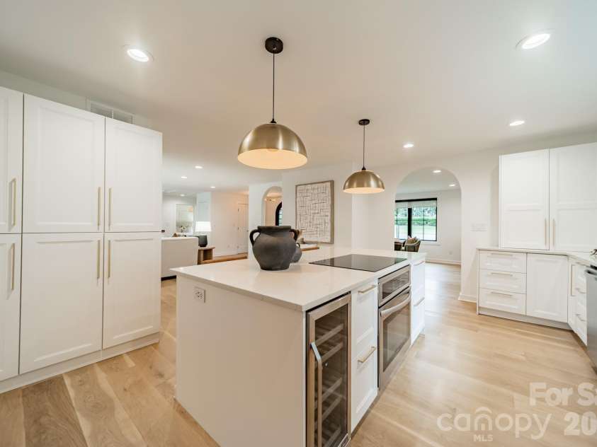 2528 Providence Road, Charlotte, NC 28211.  MLS# CAR4389120, YatesRealty ID 31654. 