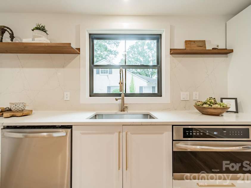 2528 Providence Road, Charlotte, NC 28211.  MLS# CAR4389120, YatesRealty ID 31654. 