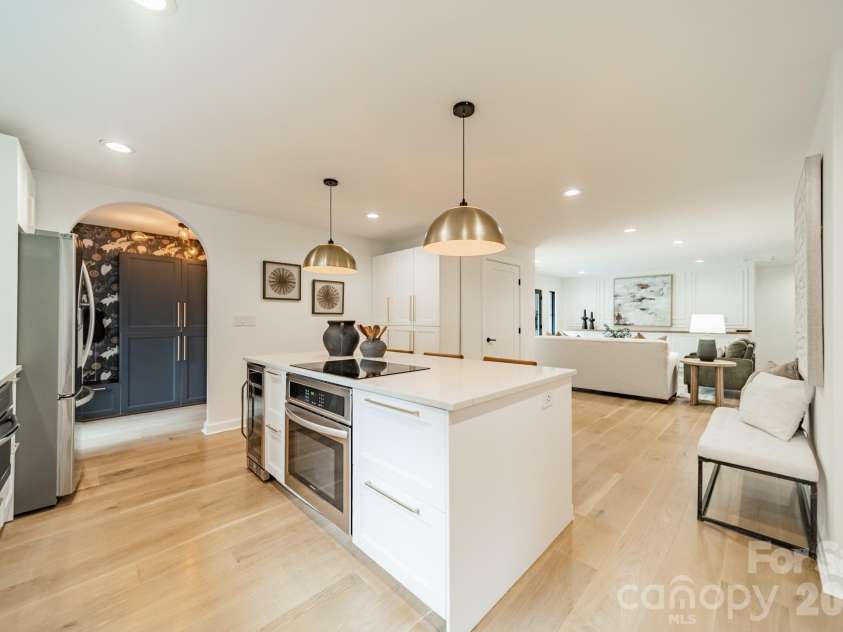 2528 Providence Road, Charlotte, NC 28211.  MLS# CAR4389120, YatesRealty ID 31654. 