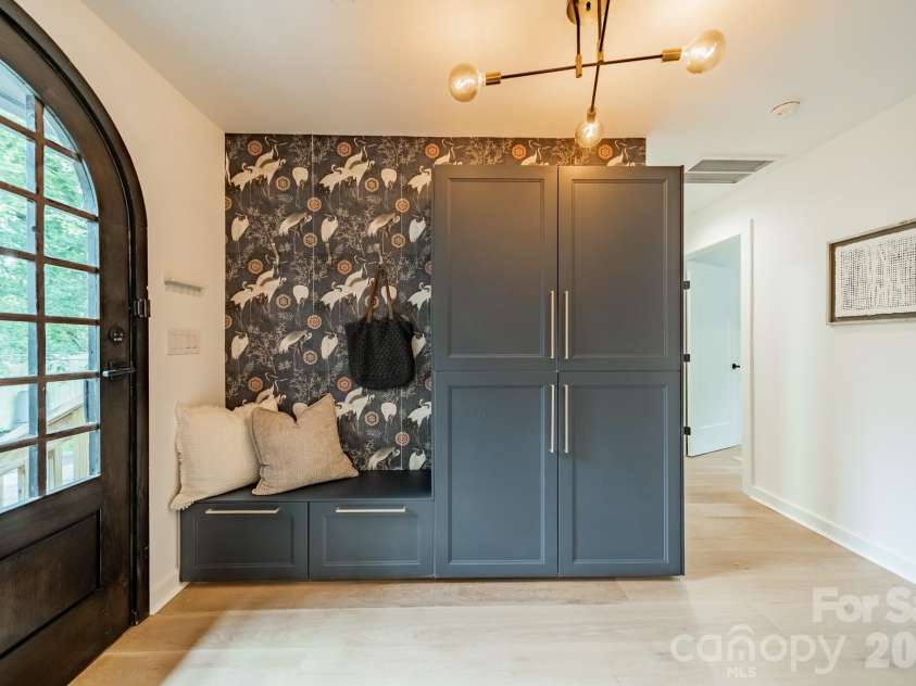 2528 Providence Road, Charlotte, NC 28211.  MLS# CAR4389120, YatesRealty ID 31654. 