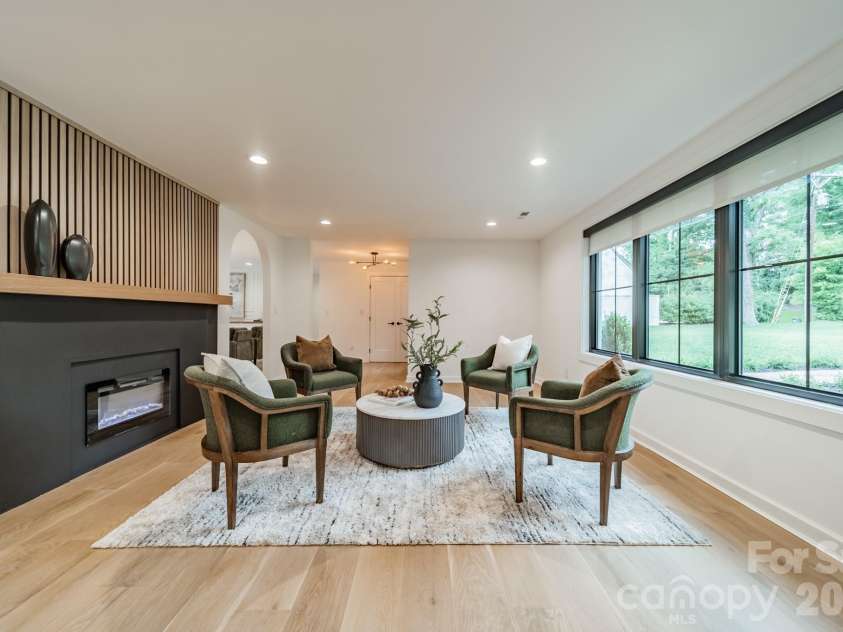2528 Providence Road, Charlotte, NC 28211.  MLS# CAR4389120, YatesRealty ID 31654. 
