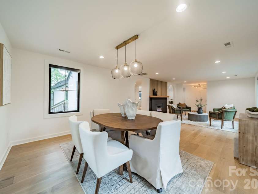 2528 Providence Road, Charlotte, NC 28211.  MLS# CAR4389120, YatesRealty ID 31654. 