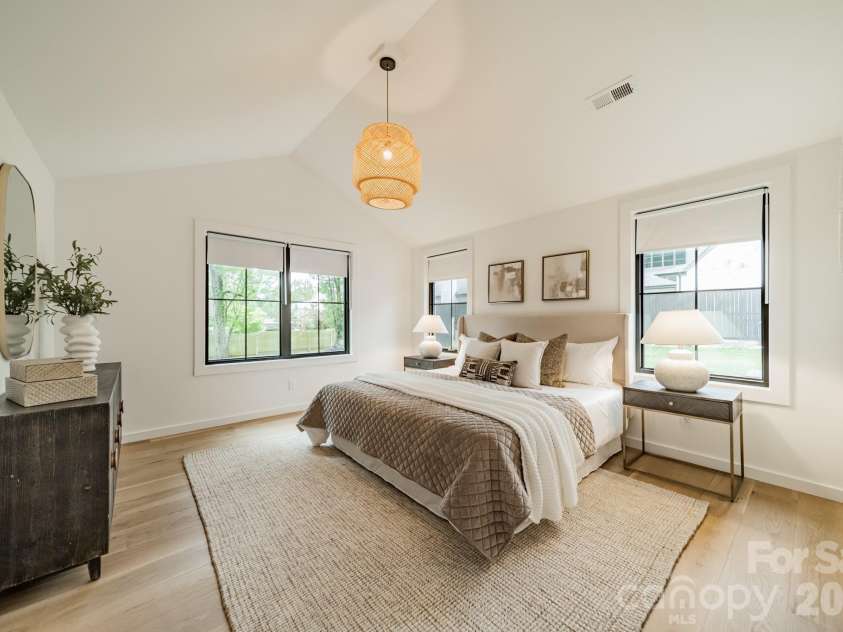2528 Providence Road, Charlotte, NC 28211.  MLS# CAR4389120, YatesRealty ID 31654. 
