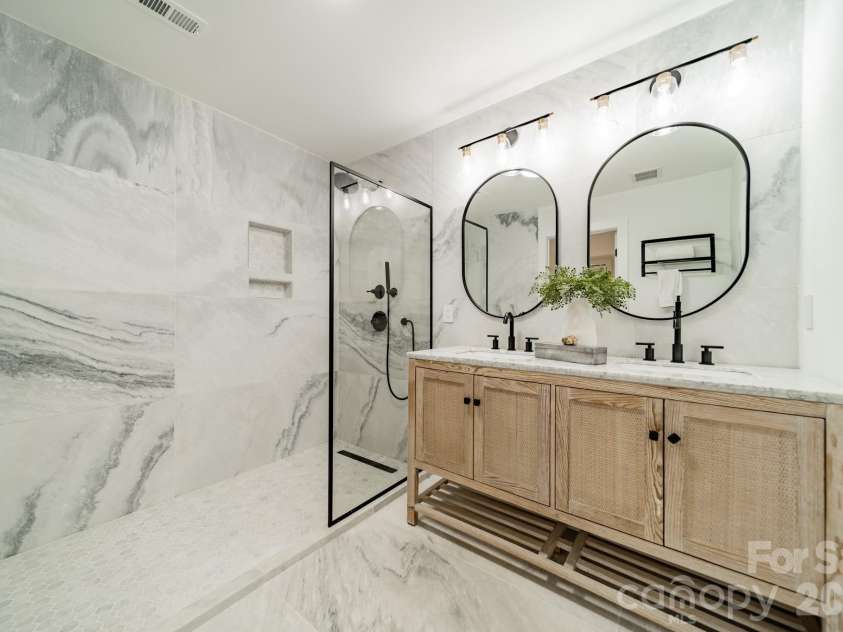 2528 Providence Road, Charlotte, NC 28211.  MLS# CAR4389120, YatesRealty ID 31654. 