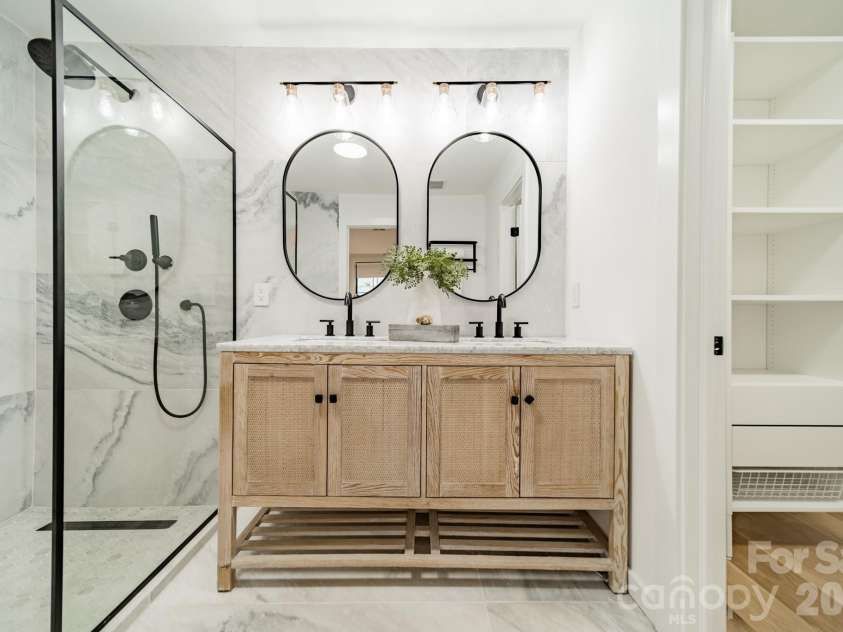 2528 Providence Road, Charlotte, NC 28211.  MLS# CAR4389120, YatesRealty ID 31654. 