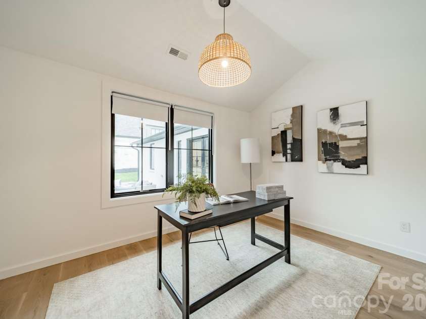 2528 Providence Road, Charlotte, NC 28211.  MLS# CAR4389120, YatesRealty ID 31654. 