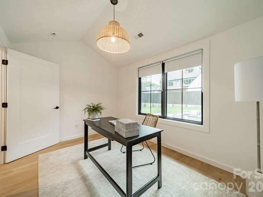 2528 Providence Road, Charlotte, NC 28211.  MLS# CAR4389120, YatesRealty ID 31654. 
