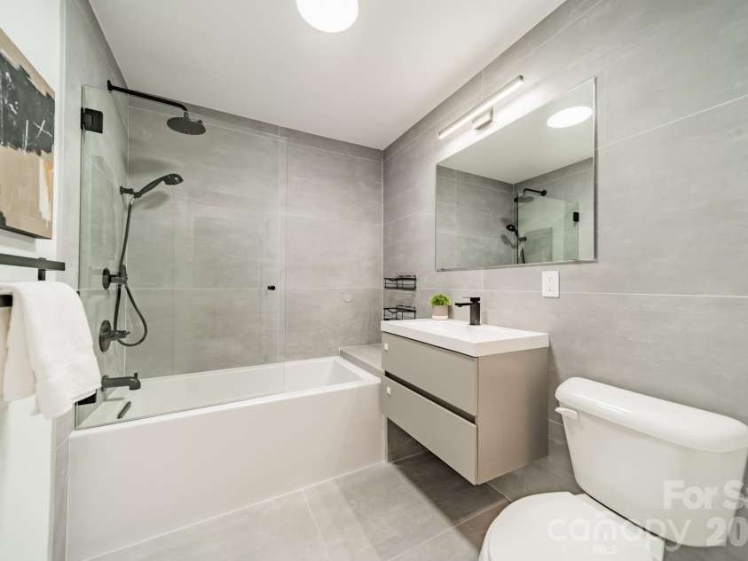 2528 Providence Road, Charlotte, NC 28211.  MLS# CAR4389120, YatesRealty ID 31654. 