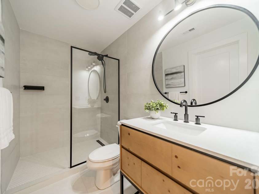 2528 Providence Road, Charlotte, NC 28211.  MLS# CAR4389120, YatesRealty ID 31654. 