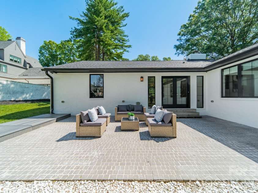 2528 Providence Road, Charlotte, NC 28211.  MLS# CAR4389120, YatesRealty ID 31654. 