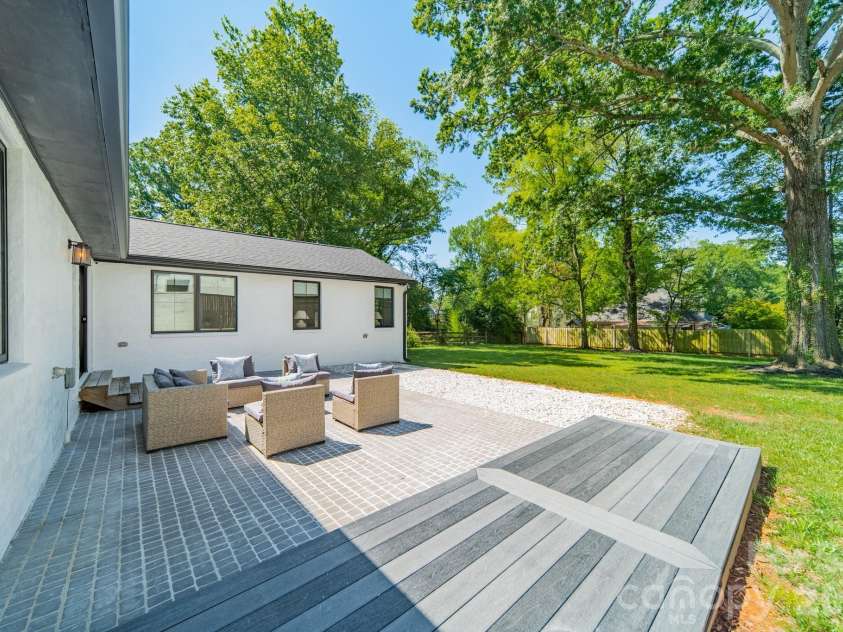 2528 Providence Road, Charlotte, NC 28211.  MLS# CAR4389120, YatesRealty ID 31654. 