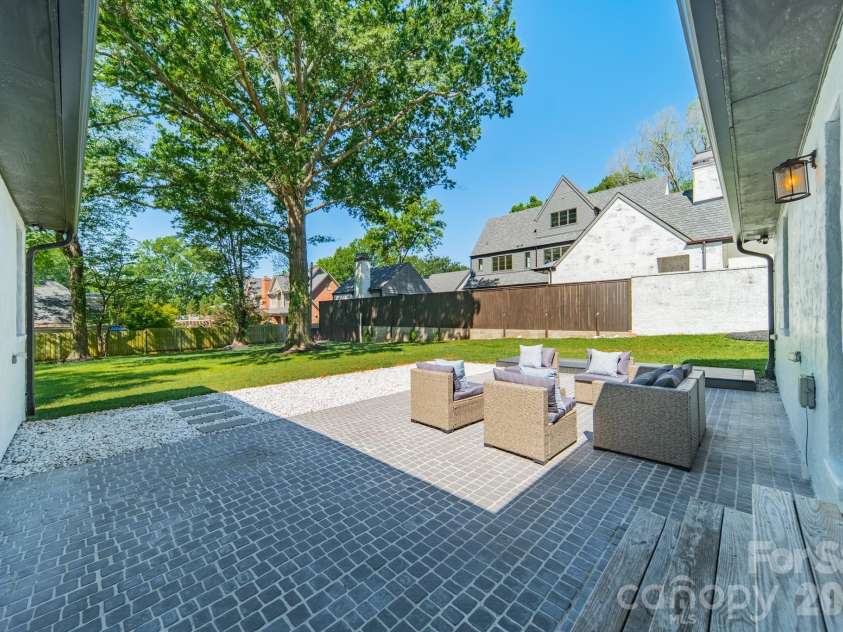 2528 Providence Road, Charlotte, NC 28211.  MLS# CAR4389120, YatesRealty ID 31654. 