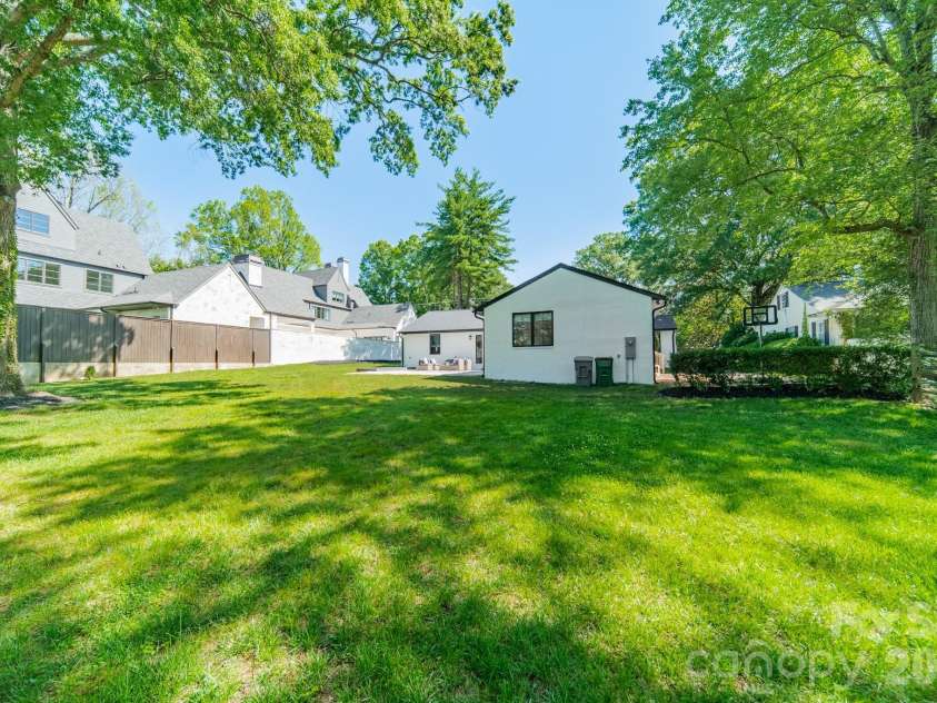 2528 Providence Road, Charlotte, NC 28211.  MLS# CAR4389120, YatesRealty ID 31654. 