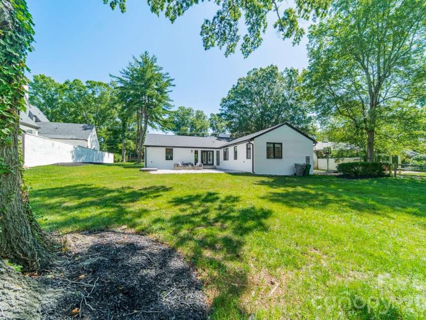 2528 Providence Road, Charlotte, NC 28211.  MLS# CAR4389120, YatesRealty ID 31654. 