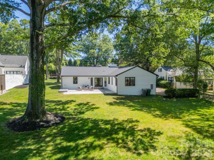 2528 Providence Road, Charlotte, NC 28211.  MLS# CAR4389120, YatesRealty ID 31654. 