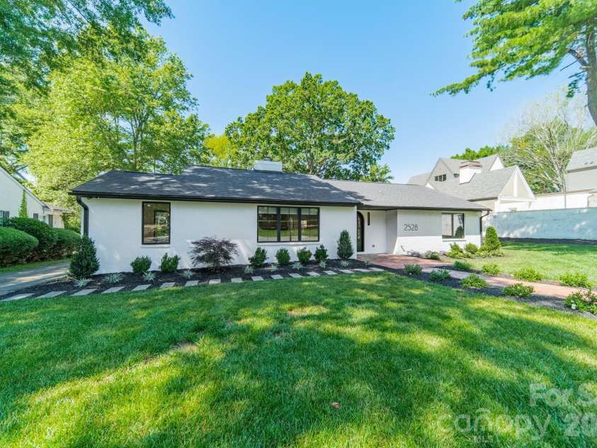2528 Providence Road, Charlotte, NC 28211.  MLS# CAR4389120, YatesRealty ID 31654. 