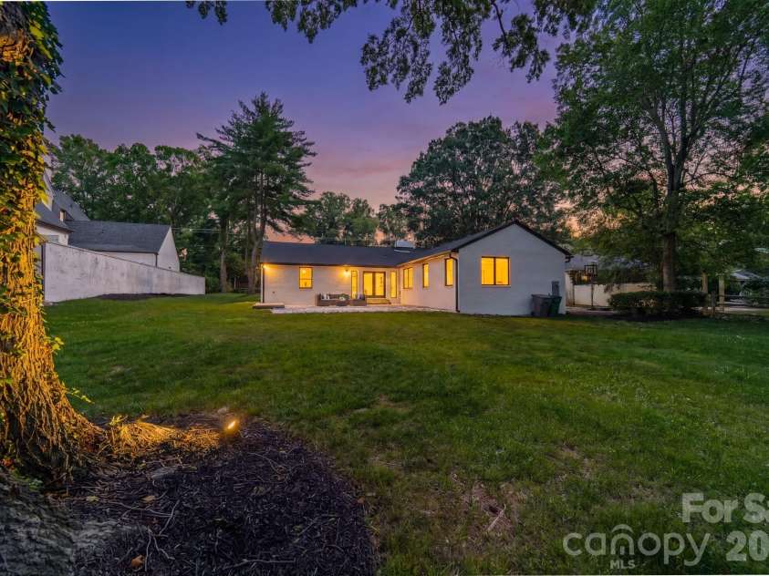 2528 Providence Road, Charlotte, NC 28211.  MLS# CAR4389120, YatesRealty ID 31654. 