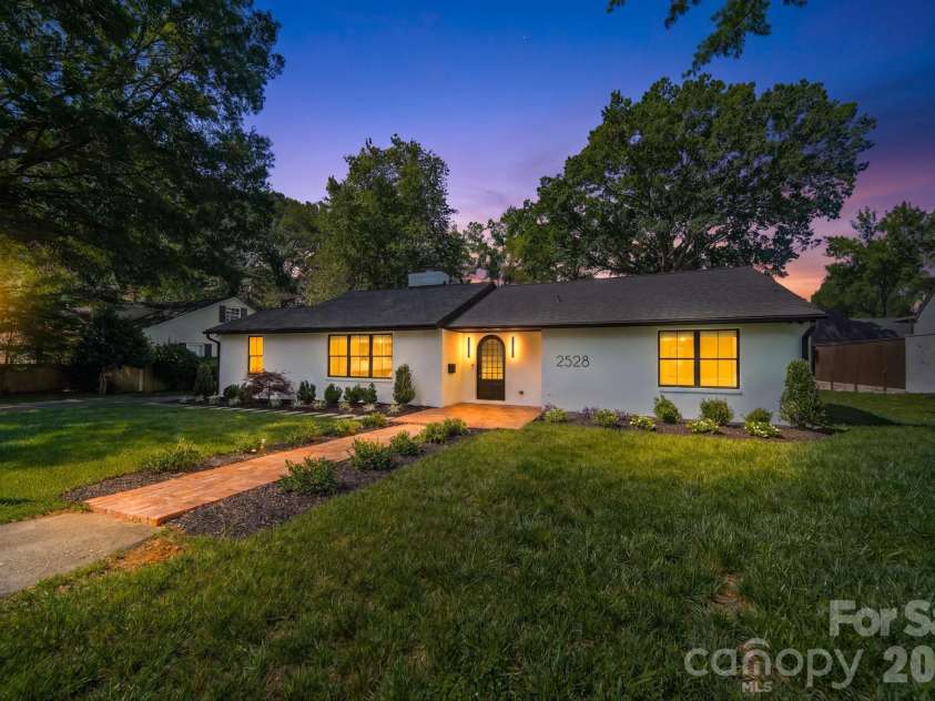 2528 Providence Road, Charlotte, NC 28211.  MLS# CAR4389120, YatesRealty ID 31654. 