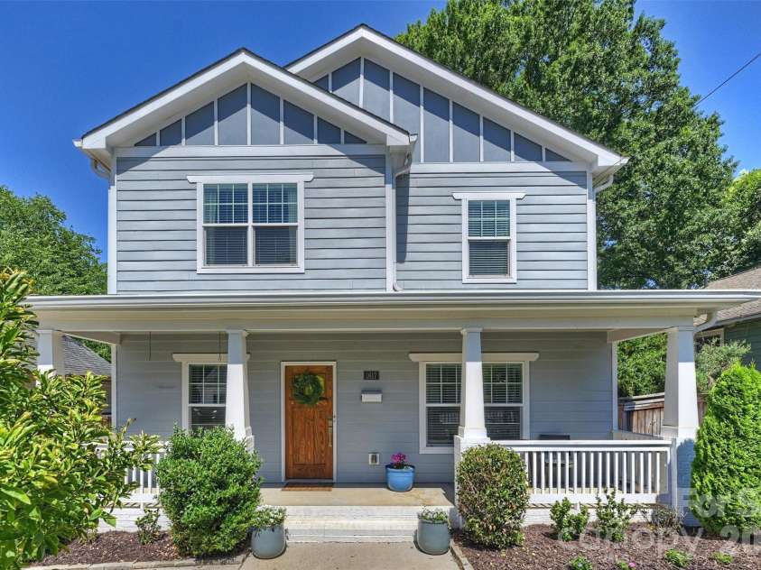 1617 Hawthorne Lane, Charlotte, NC 28205.  MLS# CAR4383885, YatesRealty ID 31657. Classic look