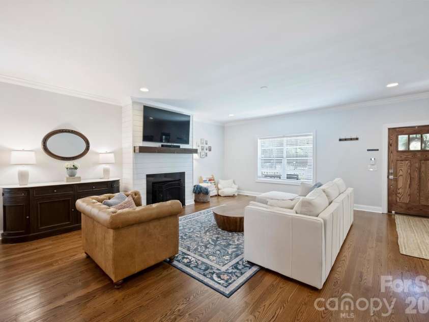 1617 Hawthorne Lane, Charlotte, NC 28205.  MLS# CAR4383885, YatesRealty ID 31657. Great Room w/Fireplace