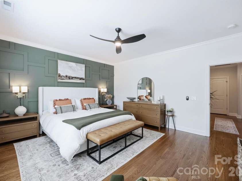 1617 Hawthorne Lane, Charlotte, NC 28205.  MLS# CAR4383885, YatesRealty ID 31657. Love the accent wall