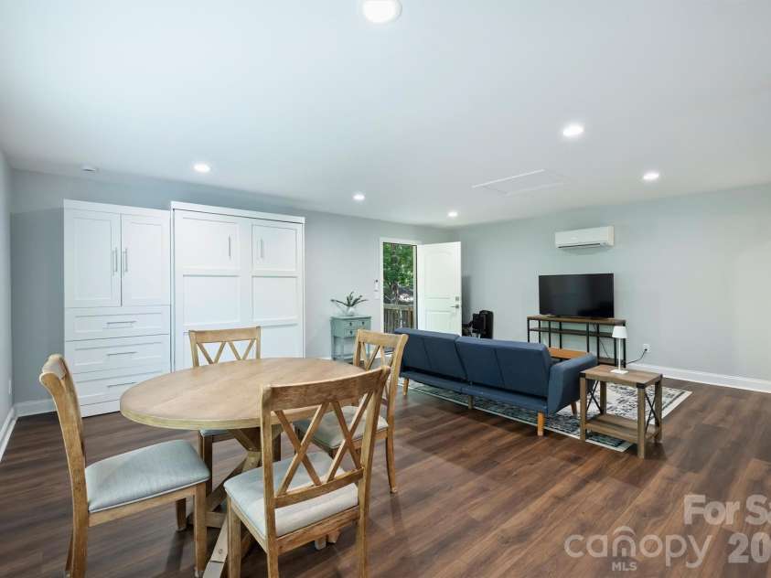 1617 Hawthorne Lane, Charlotte, NC 28205.  MLS# CAR4383885, YatesRealty ID 31657. Very well thought out space