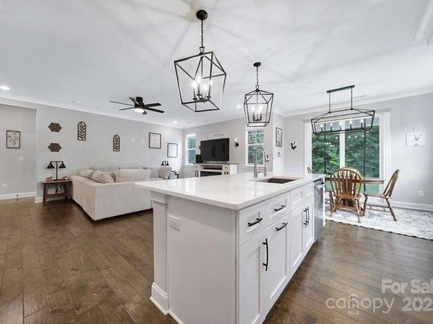 107 Collins Grove Court, Mooresville, NC 28115.  MLS# CAR4281095, YatesRealty ID 31658. Kitchen
