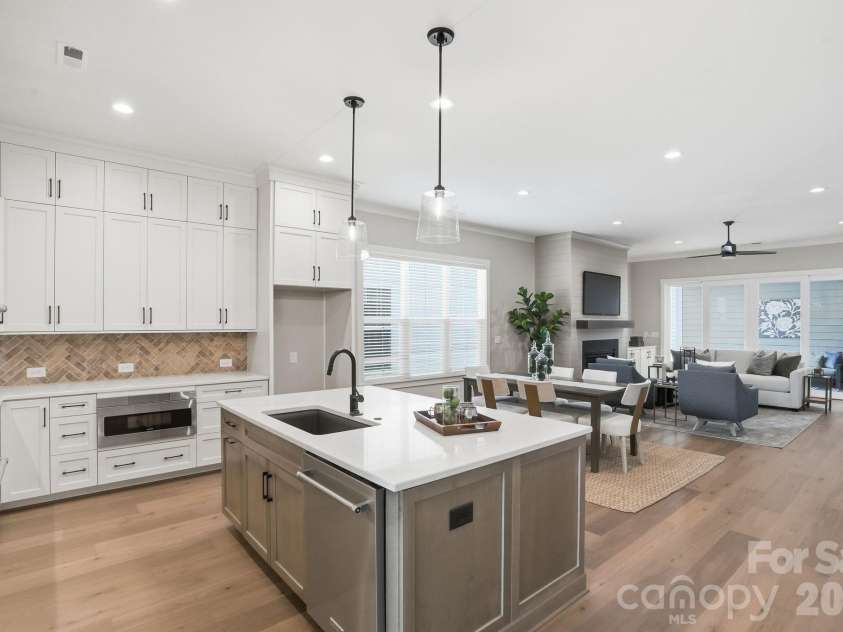 19024 Newburg Hill Road, Davidson, NC 28036.  MLS# CAR4409824, YatesRealty ID 31658. 