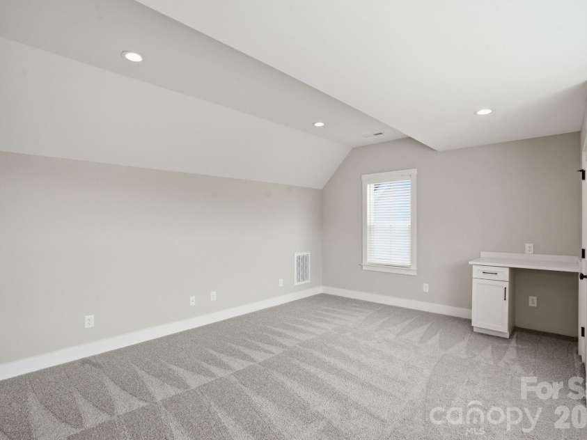 19024 Newburg Hill Road, Davidson, NC 28036.  MLS# CAR4409824, YatesRealty ID 31658. 