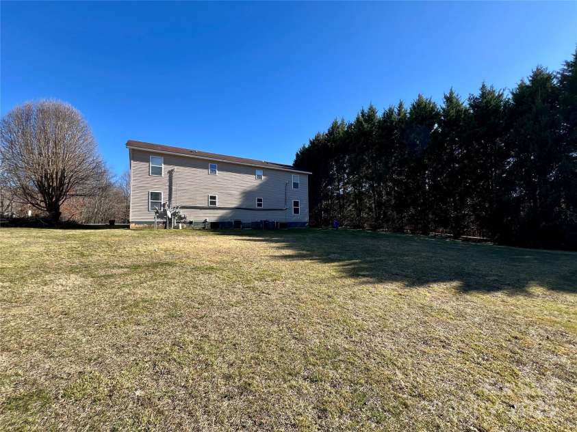 1 Wesley Branch Road, Asheville, NC 28806.  MLS# CAR4272637, YatesRealty ID 31659. 