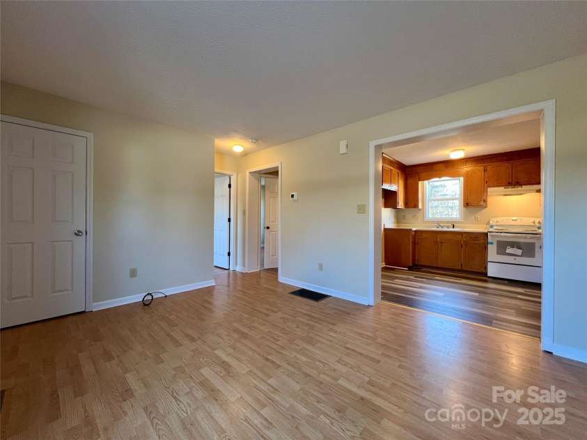 1 Wesley Branch Road, Asheville, NC 28806.  MLS# CAR4272637, YatesRealty ID 31659. 