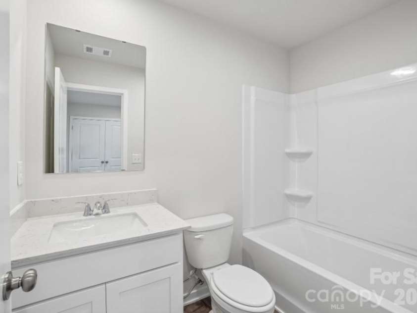 3050 Oaksmere Drive, Spartanburg, SC 29307.  MLS# CAR4391520, YatesRealty ID 31661. 